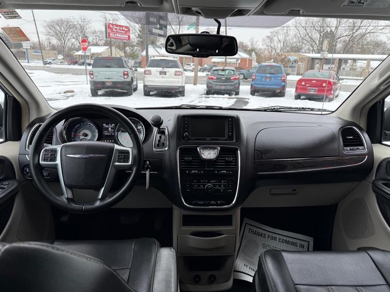 Chrysler Town & Country Touring 2013