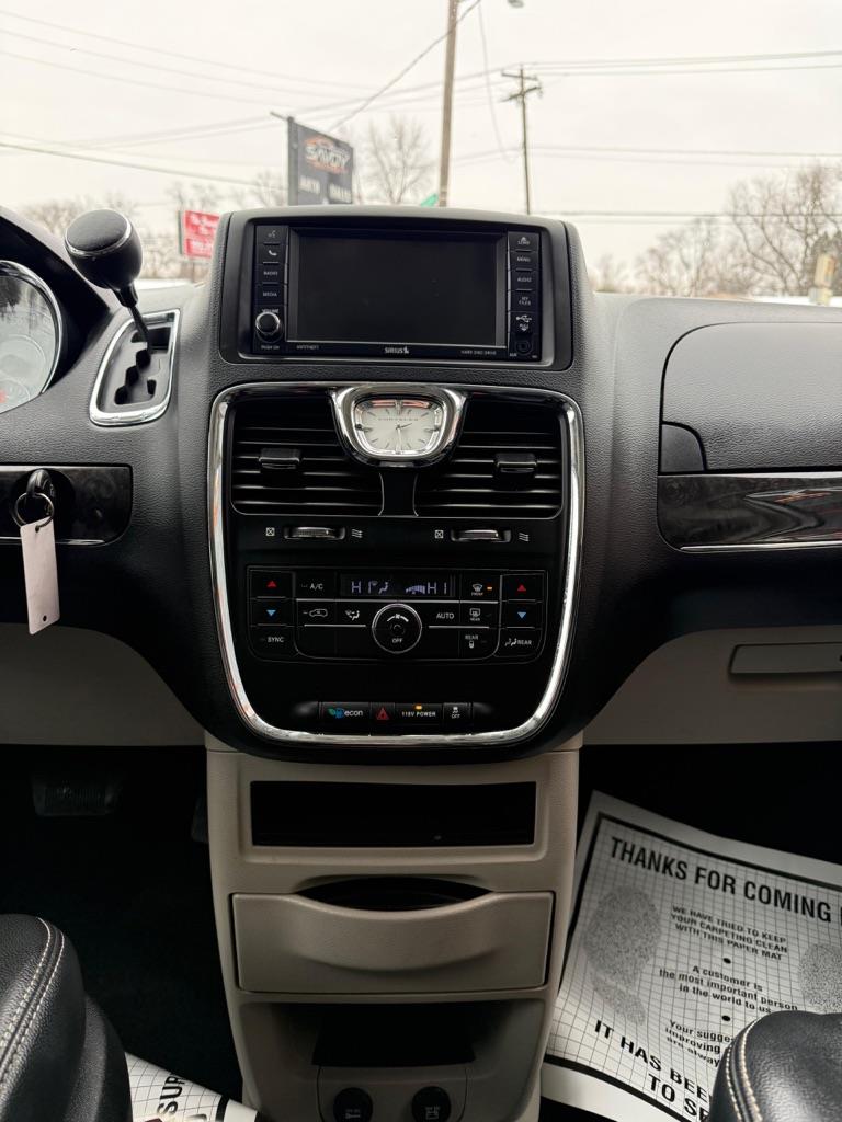 Chrysler Town & Country Touring 2013