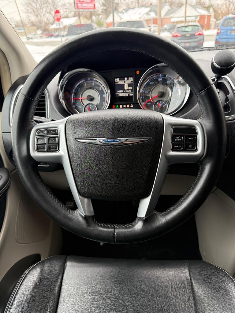 Chrysler Town & Country Touring 2013