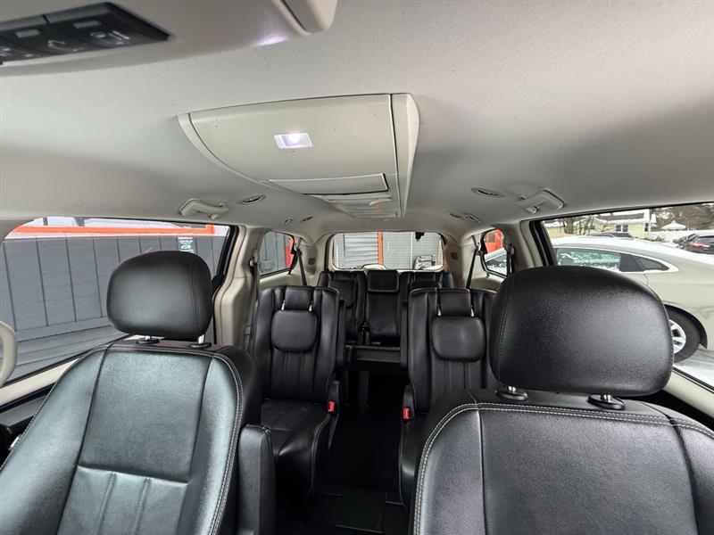 Chrysler Town & Country Touring 2013