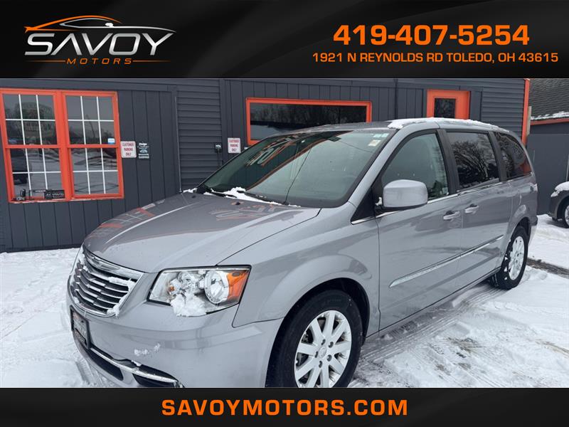 2013 Chrysler Town & Country Touring's photo