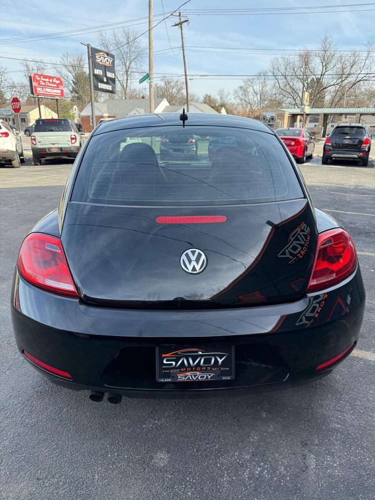 Volkswagen Beetle 2.5L w/Sunroof Sound & Nav 2012