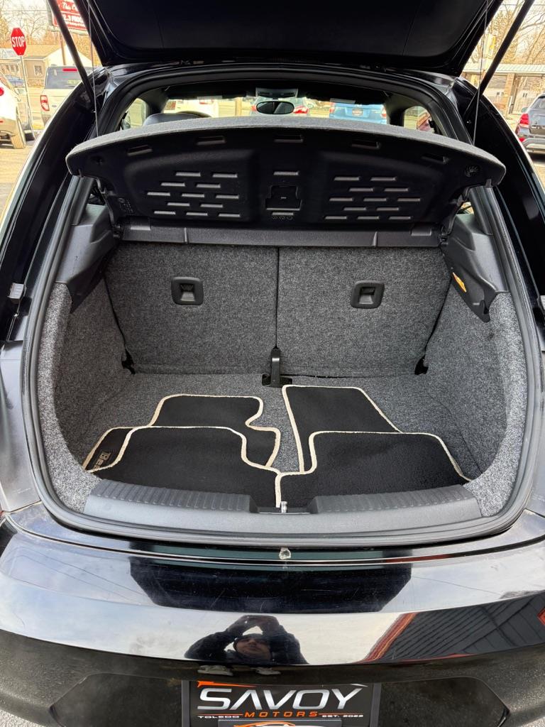 Volkswagen Beetle 2.5L w/Sunroof Sound & Nav 2012