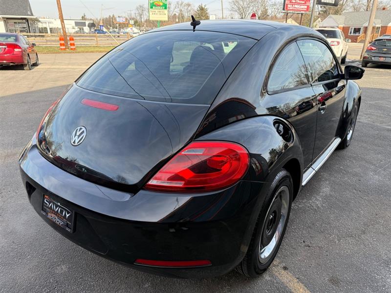 Volkswagen Beetle 2.5L w/Sunroof Sound & Nav 2012