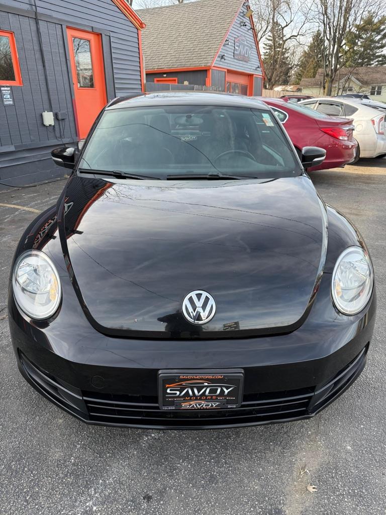 Volkswagen Beetle 2.5L w/Sunroof Sound & Nav 2012