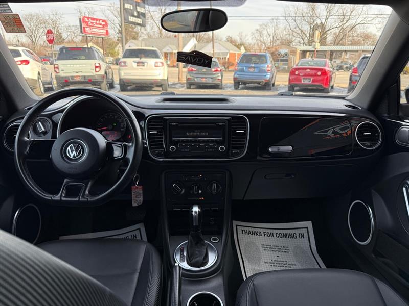 Volkswagen Beetle 2.5L w/Sunroof Sound & Nav 2012