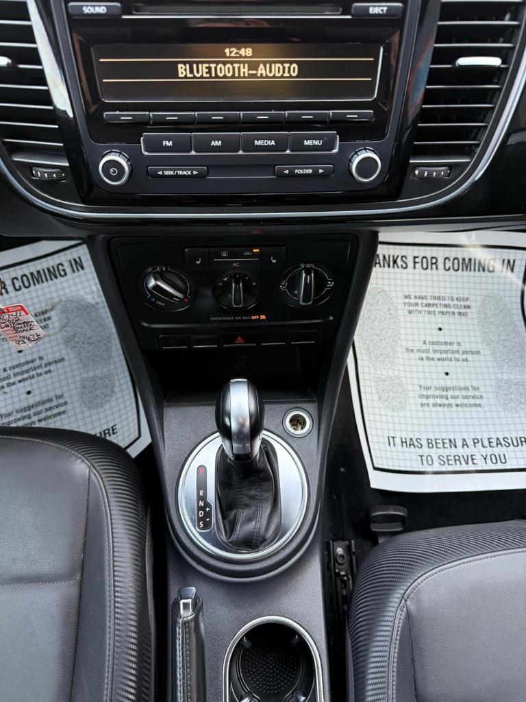 Volkswagen Beetle 2.5L w/Sunroof Sound & Nav 2012