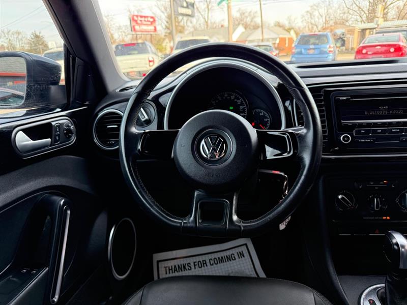 Volkswagen Beetle 2.5L w/Sunroof Sound & Nav 2012
