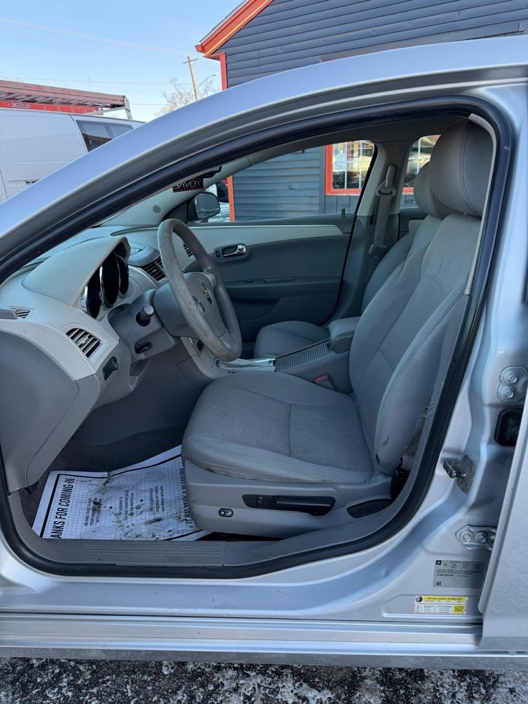 Chevrolet Malibu LS 2011