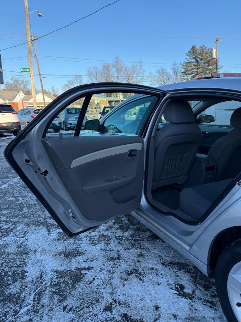 Chevrolet Malibu LS 2011