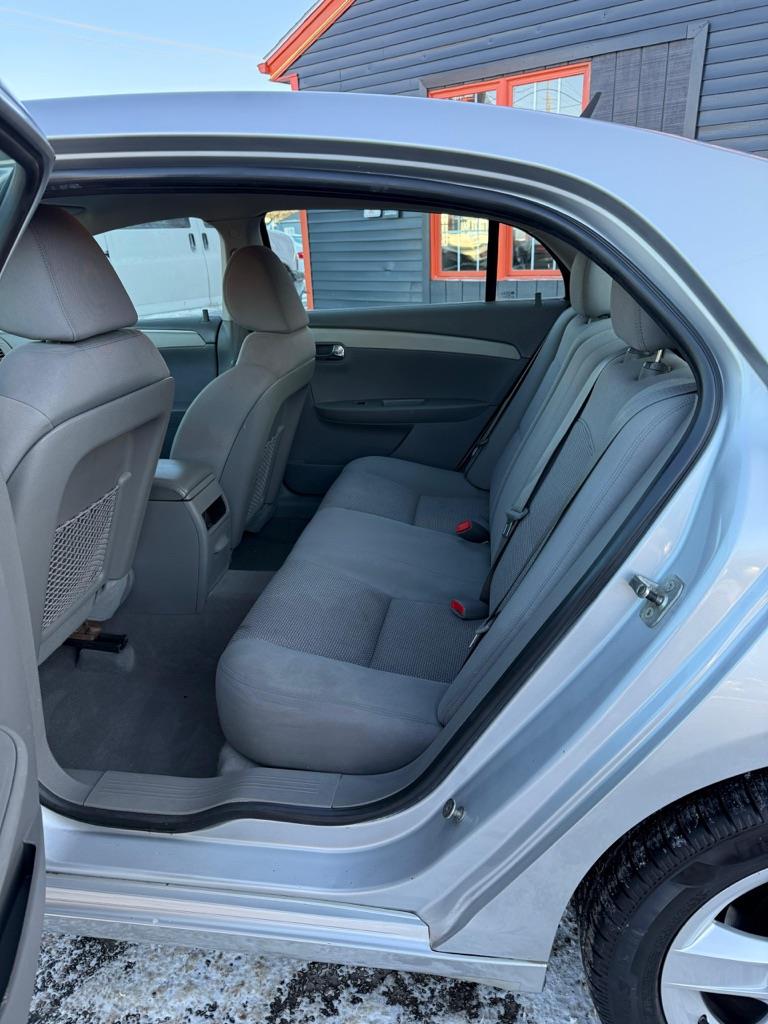 Chevrolet Malibu LS 2011