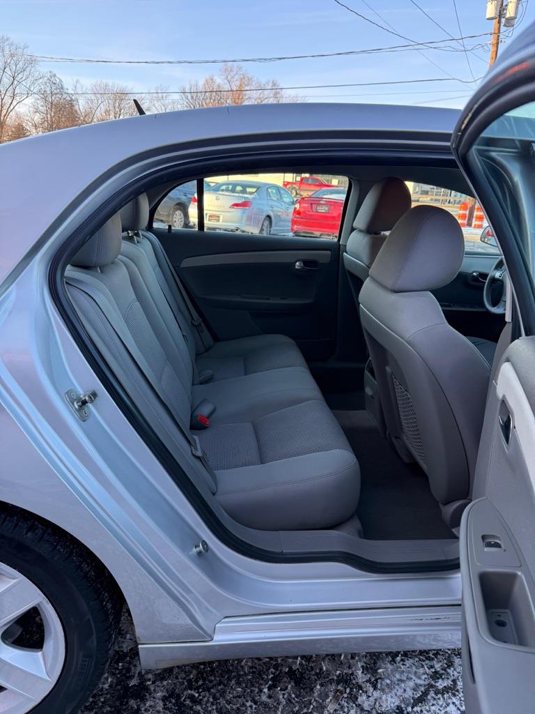 Chevrolet Malibu LS 2011