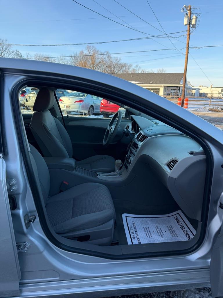 Chevrolet Malibu LS 2011