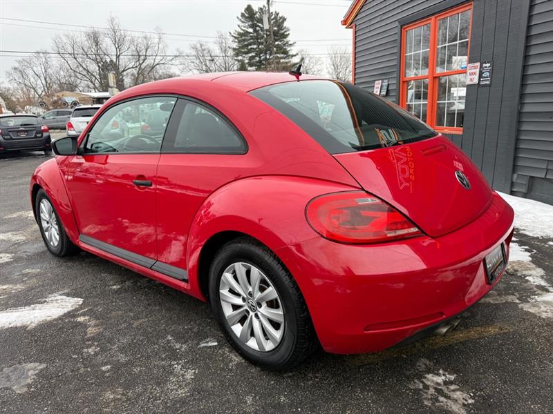 Volkswagen Beetle 2.5L w/Sunroof Sound & Nav 2013
