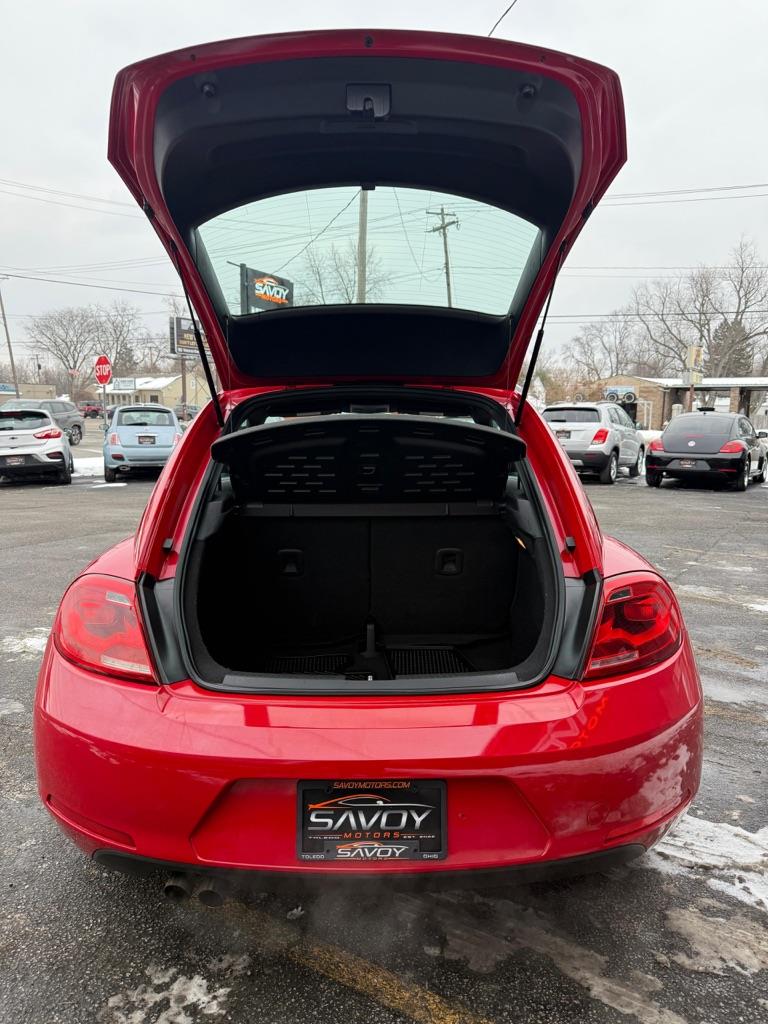 Volkswagen Beetle 2.5L w/Sunroof Sound & Nav 2013