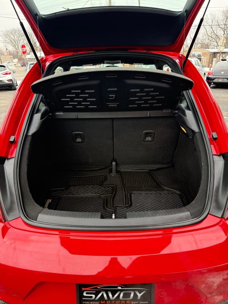 Volkswagen Beetle 2.5L w/Sunroof Sound & Nav 2013