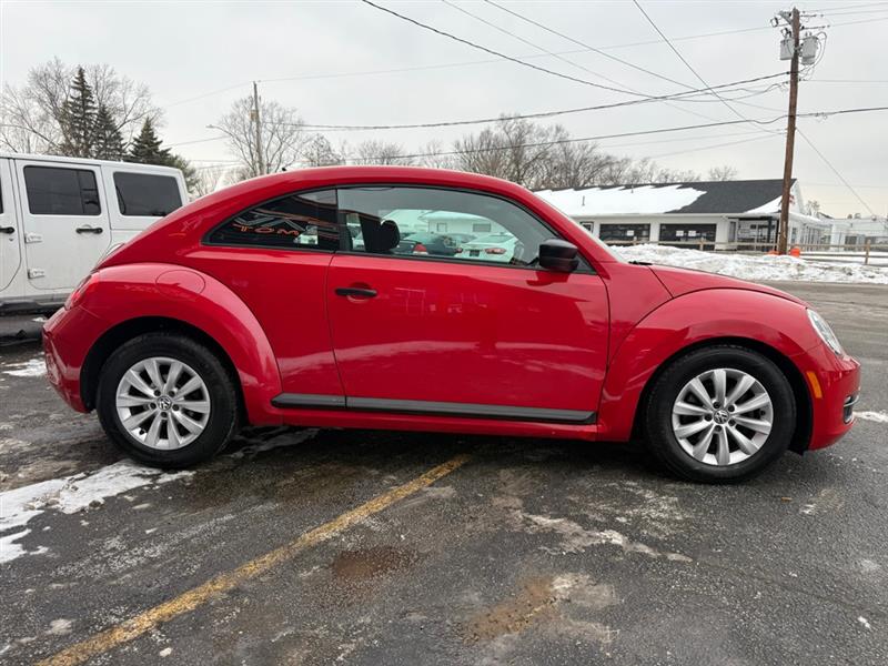 Volkswagen Beetle 2.5L w/Sunroof Sound & Nav 2013