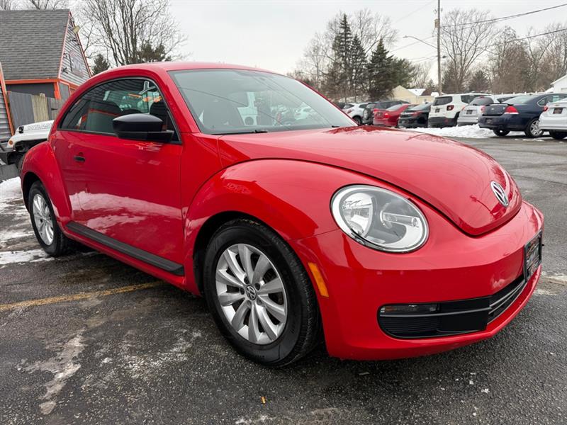 Volkswagen Beetle 2.5L w/Sunroof Sound & Nav 2013