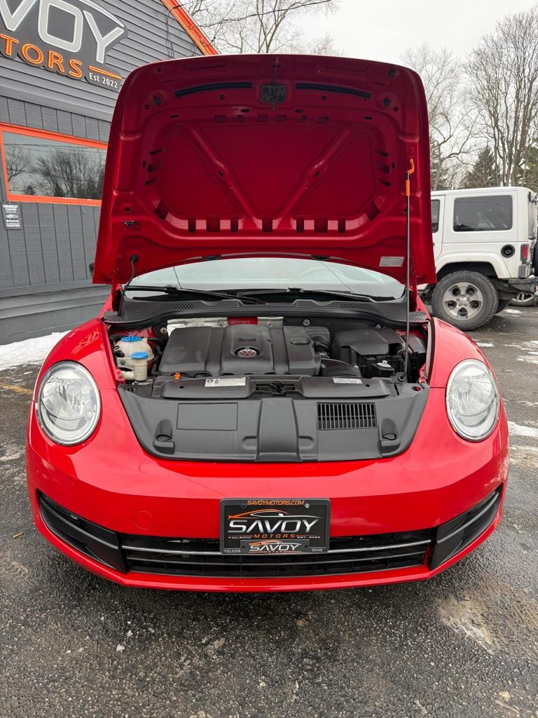 Volkswagen Beetle 2.5L w/Sunroof Sound & Nav 2013