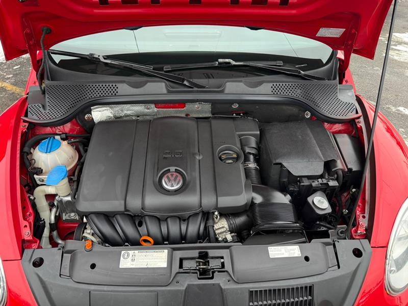 Volkswagen Beetle 2.5L w/Sunroof Sound & Nav 2013