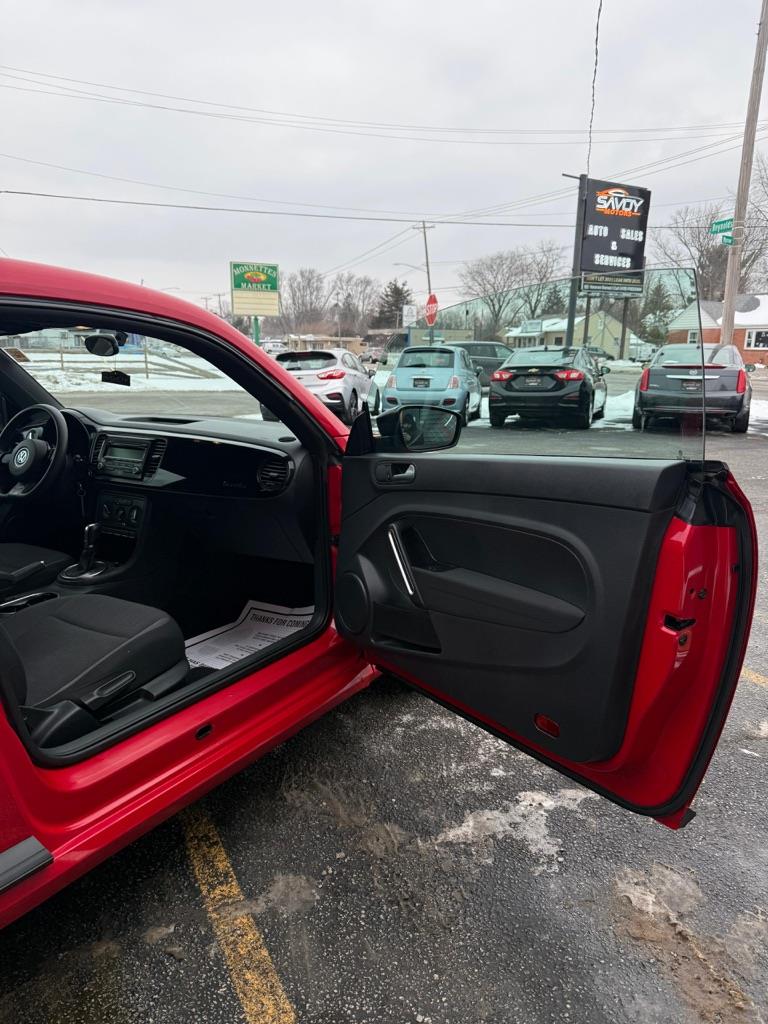 Volkswagen Beetle 2.5L w/Sunroof Sound & Nav 2013