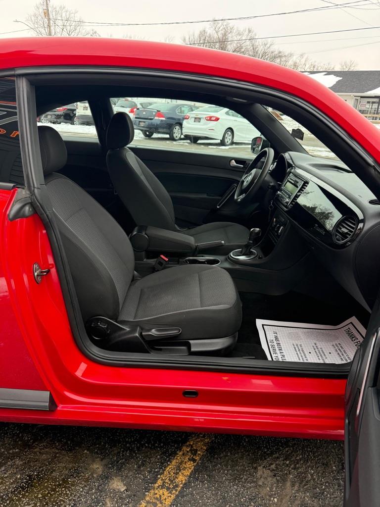 Volkswagen Beetle 2.5L w/Sunroof Sound & Nav 2013