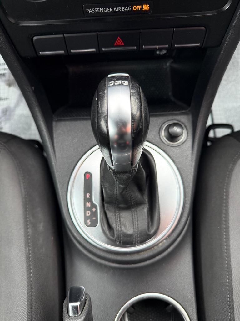 Volkswagen Beetle 2.5L w/Sunroof Sound & Nav 2013