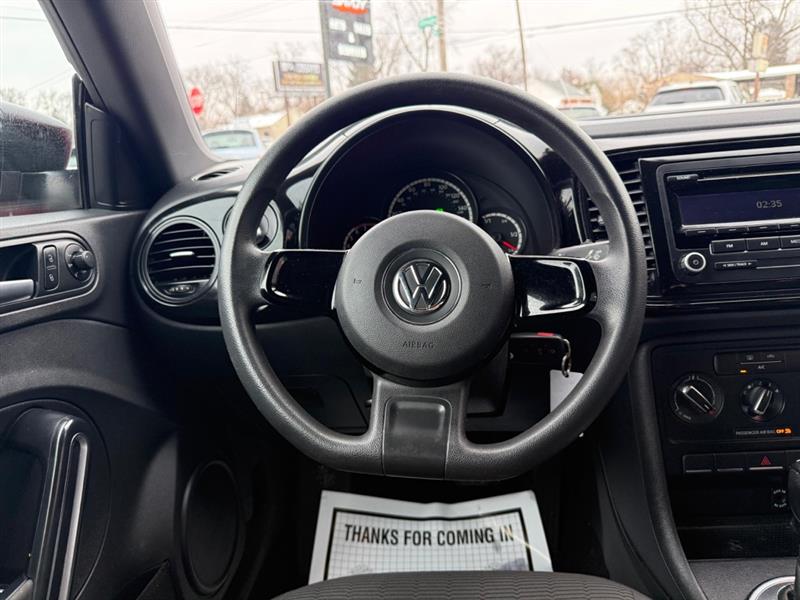 Volkswagen Beetle 2.5L w/Sunroof Sound & Nav 2013