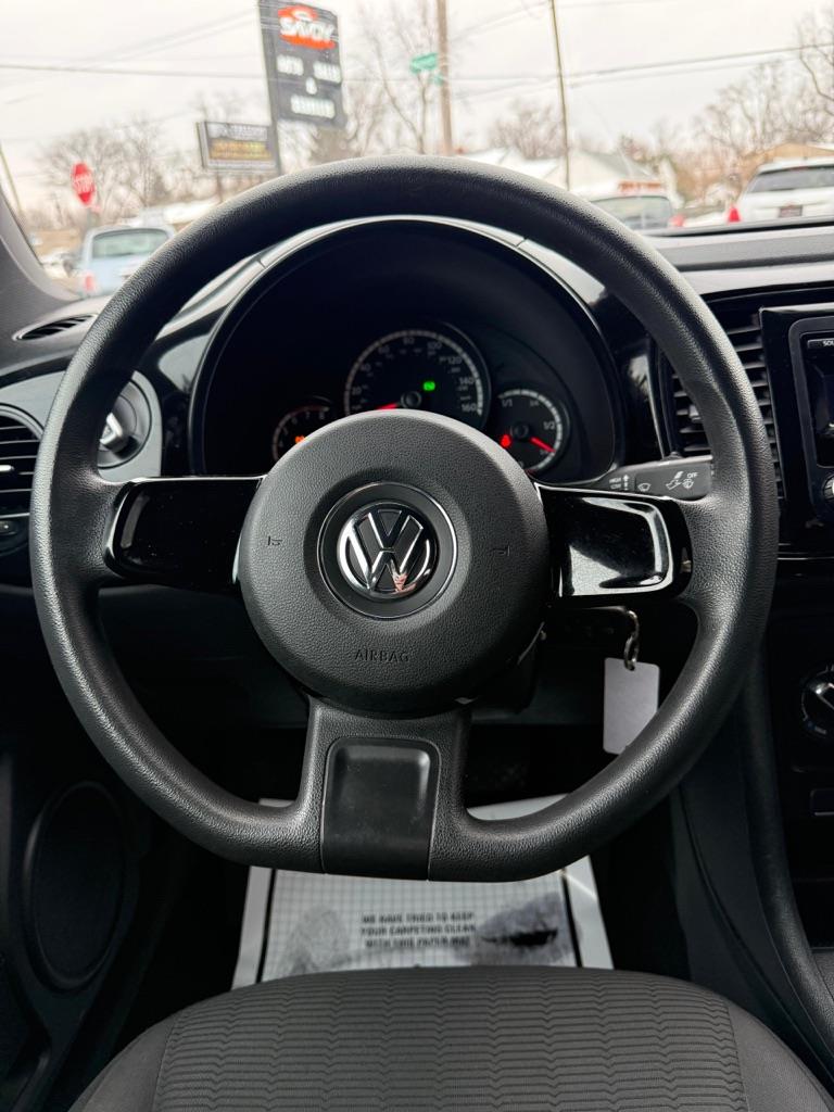 Volkswagen Beetle 2.5L w/Sunroof Sound & Nav 2013