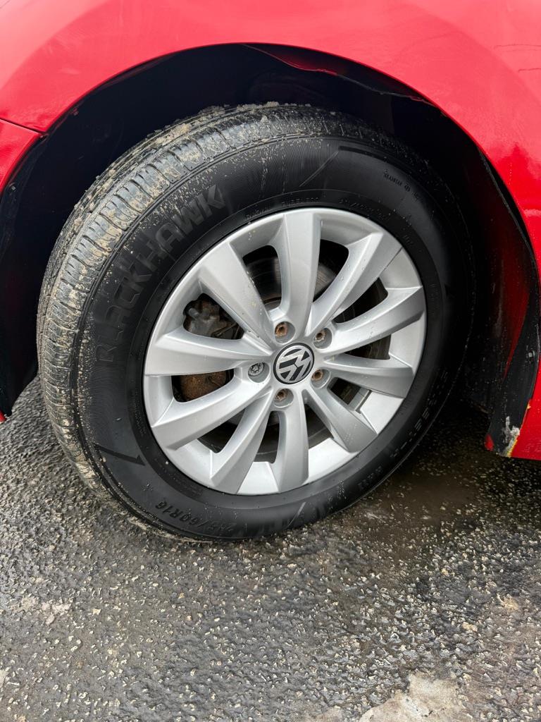 Volkswagen Beetle 2.5L w/Sunroof Sound & Nav 2013