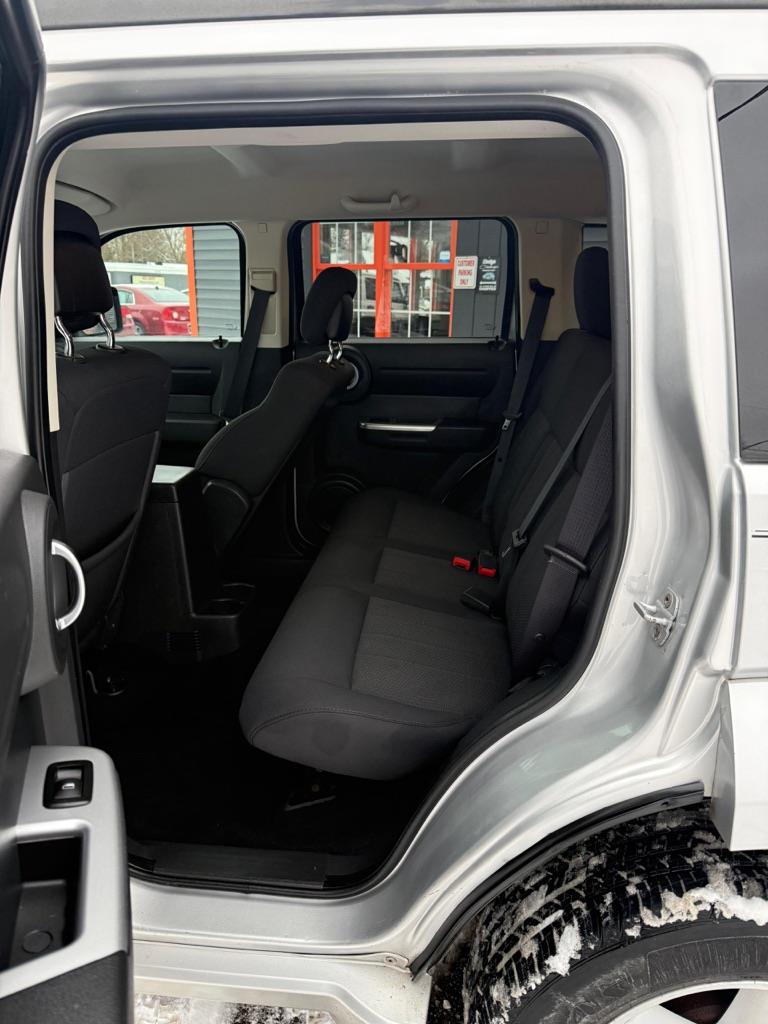 Dodge Nitro SXT 2WD 2011