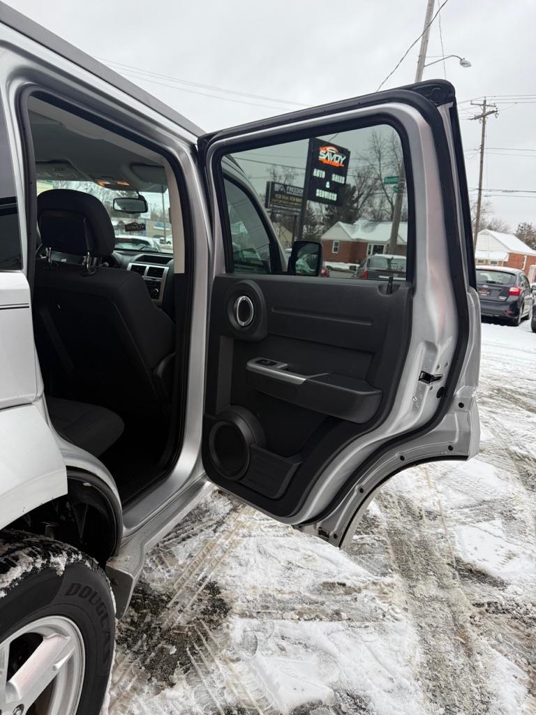 Dodge Nitro SXT 2WD 2011