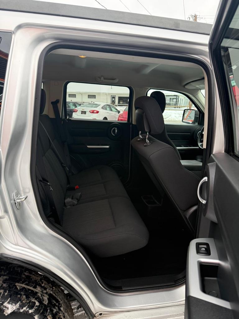 Dodge Nitro SXT 2WD 2011