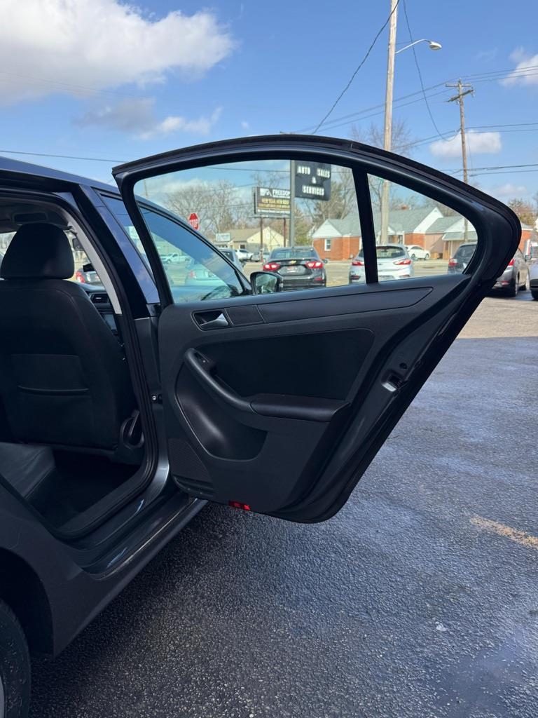 Volkswagen Jetta SE 2012