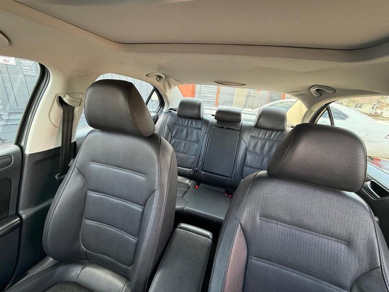 Volkswagen Jetta SE 2012