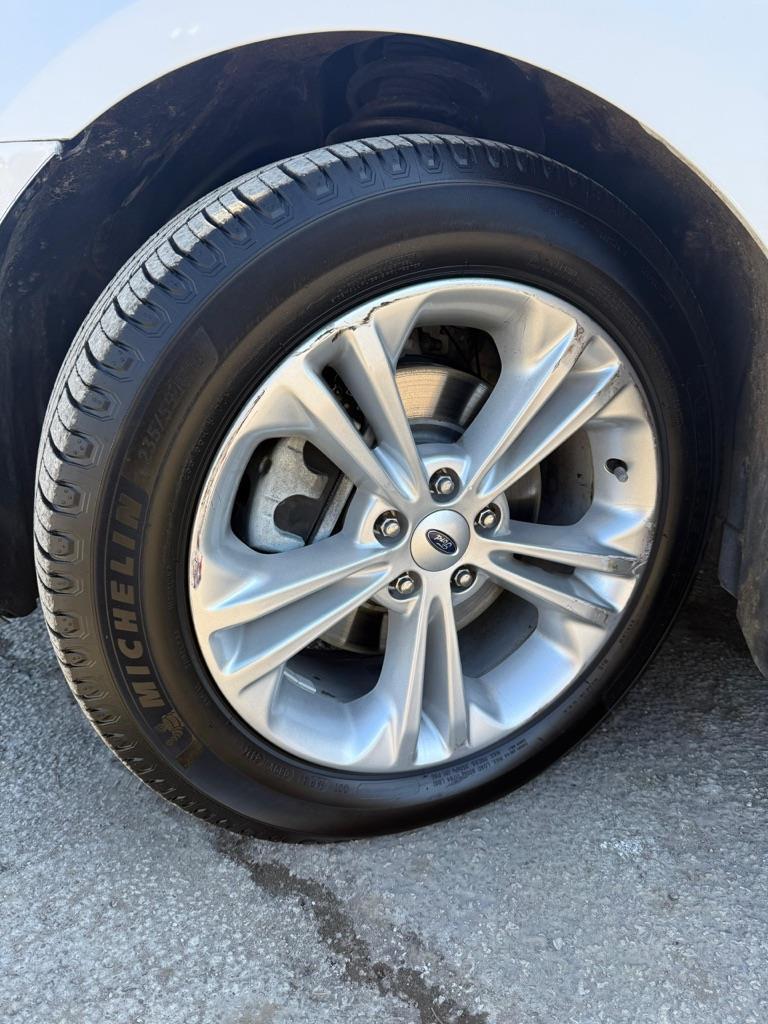 Ford Taurus SEL FWD 2016