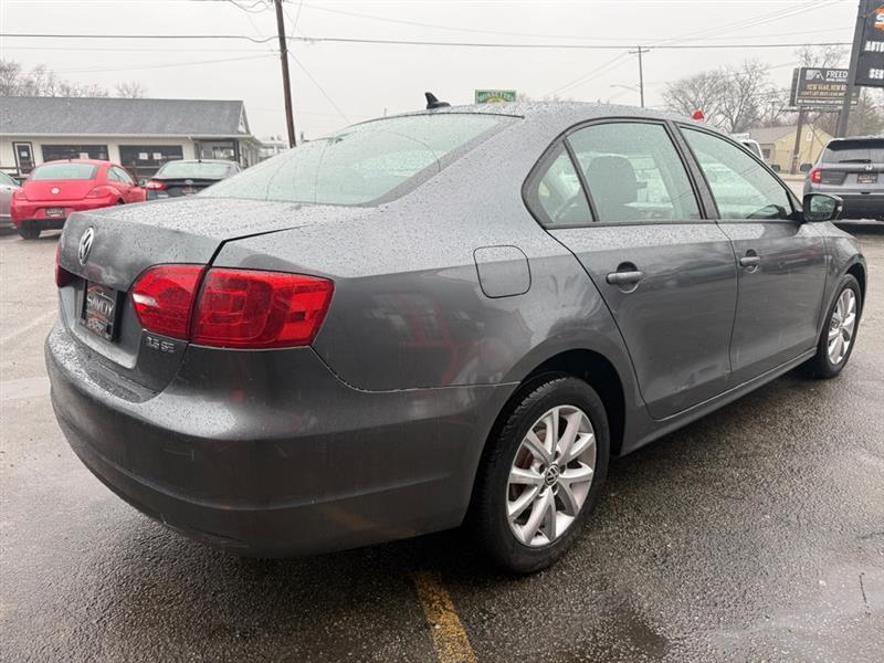 Volkswagen Jetta  2011