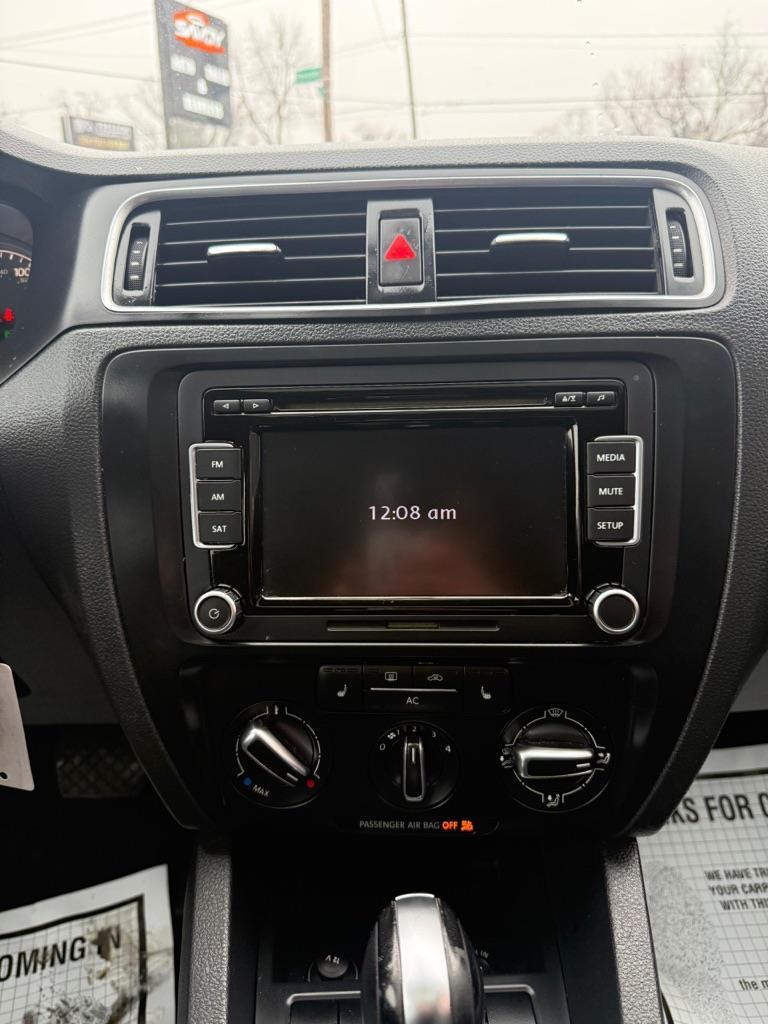 Volkswagen Jetta  2011