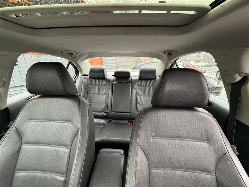 Volkswagen Jetta  2011