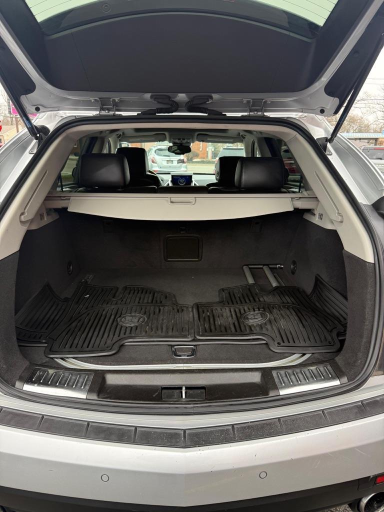 Cadillac SRX Luxury Collection 2011