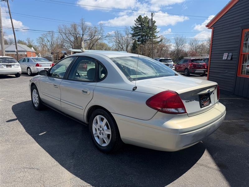 Ford Taurus SE 2006