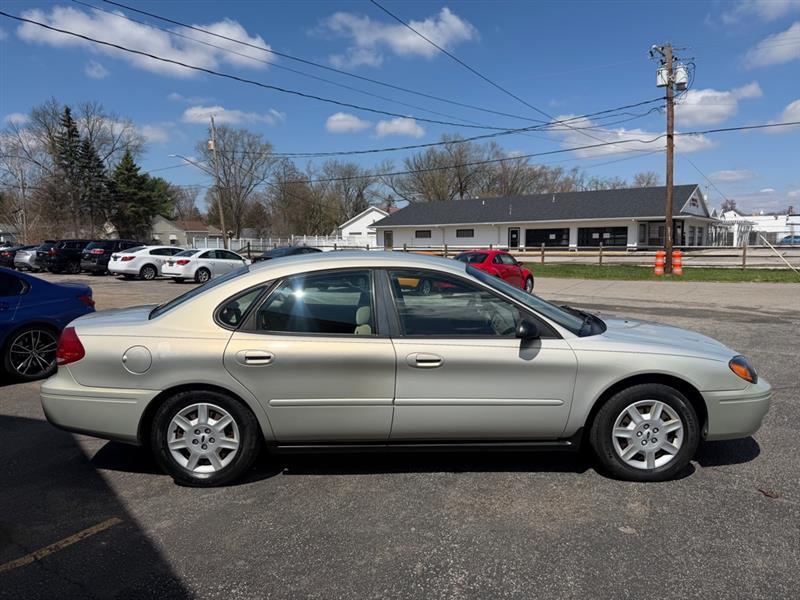 Ford Taurus SE 2006