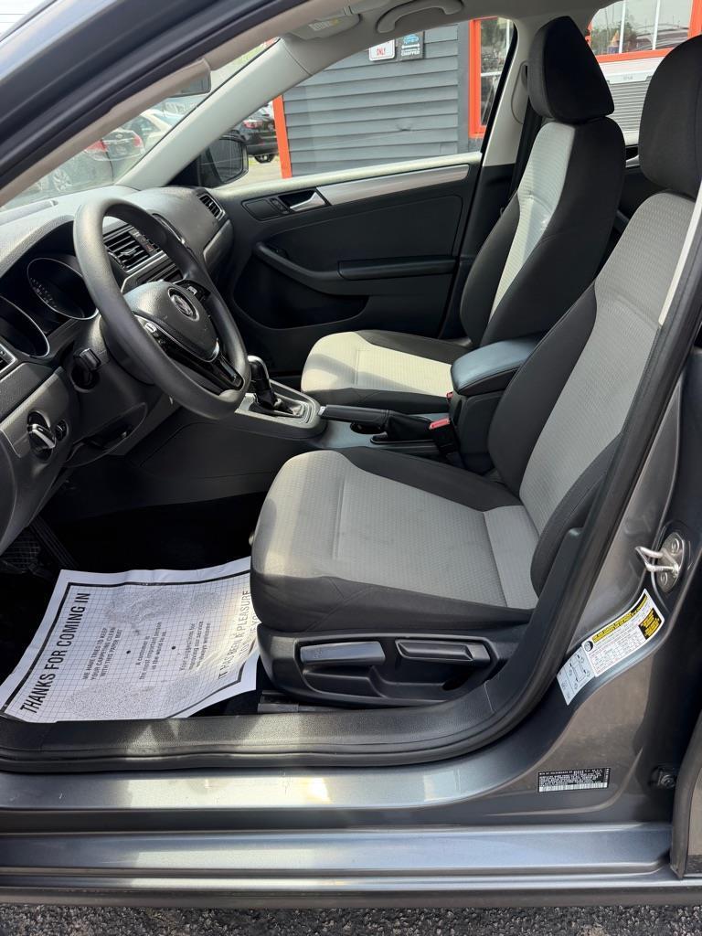 Volkswagen Jetta 1.4T S 6A 2018