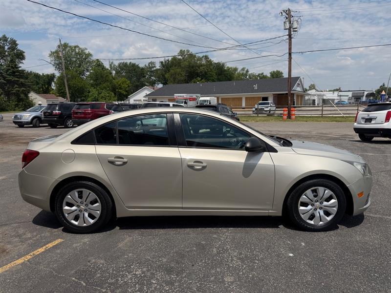 Chevrolet Cruze LS Auto 2013