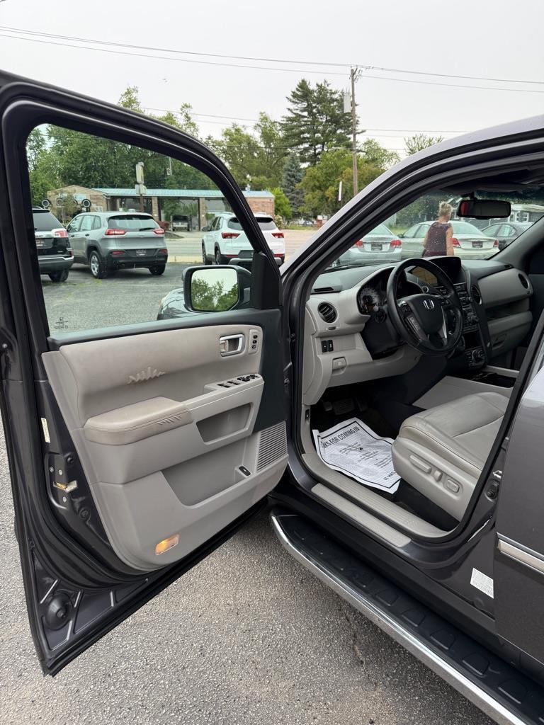 Honda Pilot Touring 4WD 5-Spd AT with DVD 2014