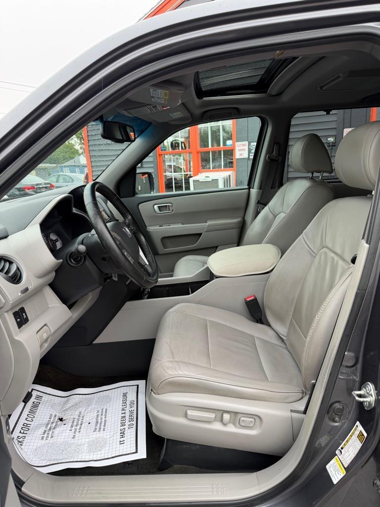 Honda Pilot Touring 4WD 5-Spd AT with DVD 2014