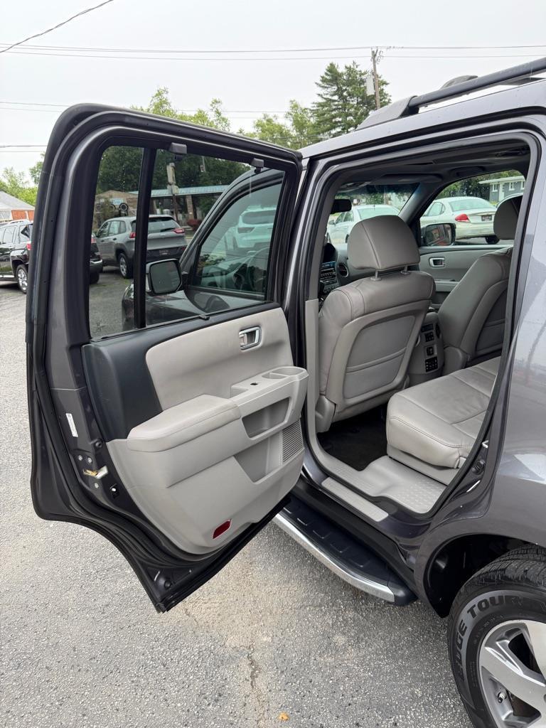 Honda Pilot Touring 4WD 5-Spd AT with DVD 2014