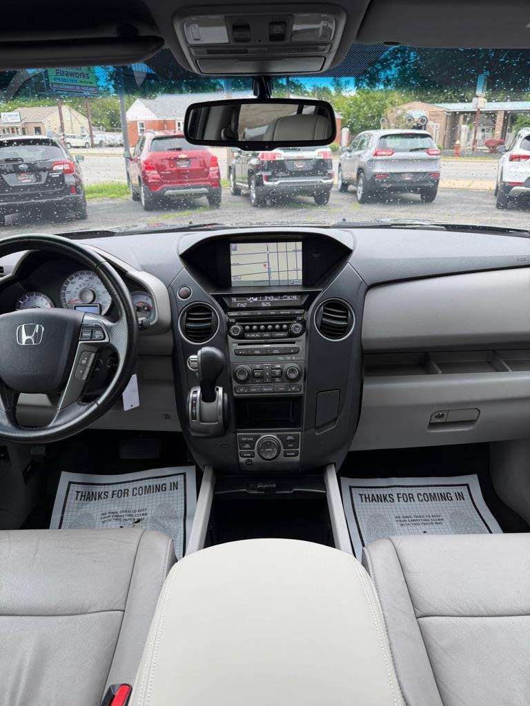 Honda Pilot Touring 4WD 5-Spd AT with DVD 2014