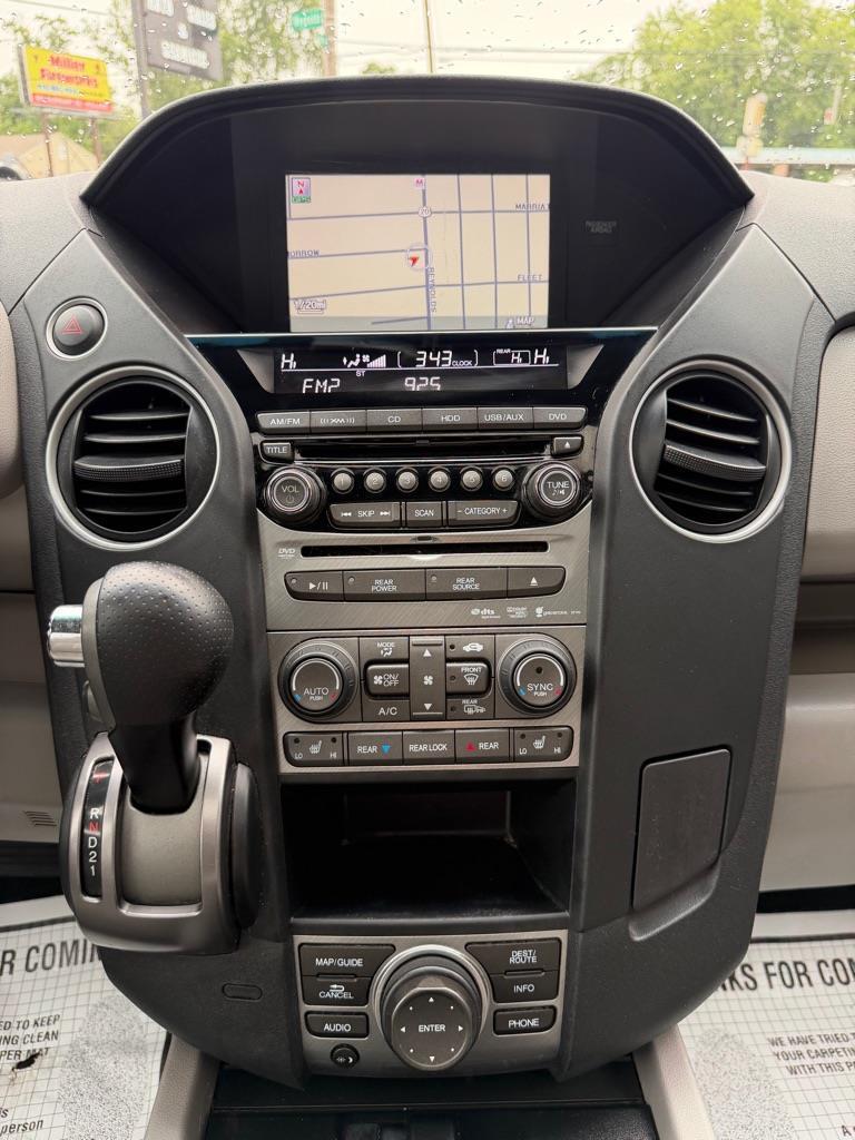 Honda Pilot Touring 4WD 5-Spd AT with DVD 2014