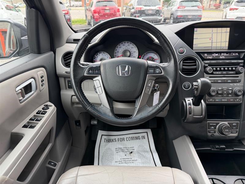 Honda Pilot Touring 4WD 5-Spd AT with DVD 2014